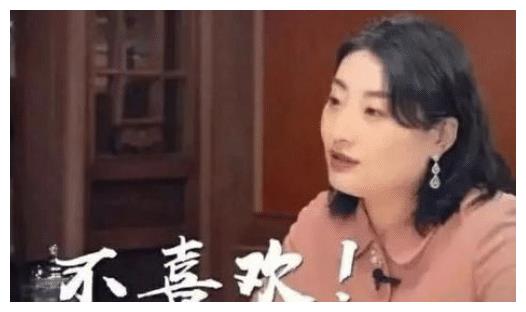王力宏被娃哈哈解约后，当看到他随身带的水，