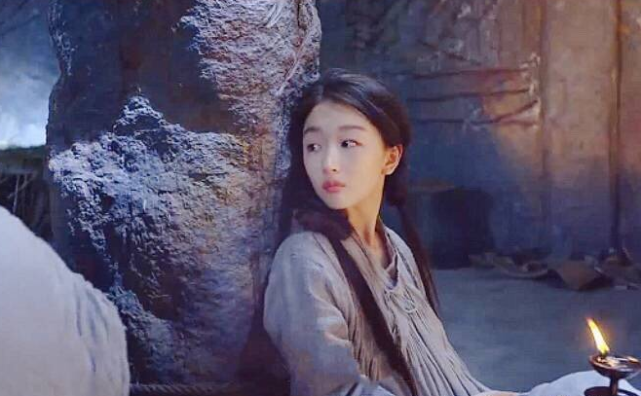 短发被笑“没女人味”，看到周冬雨为古装剧接