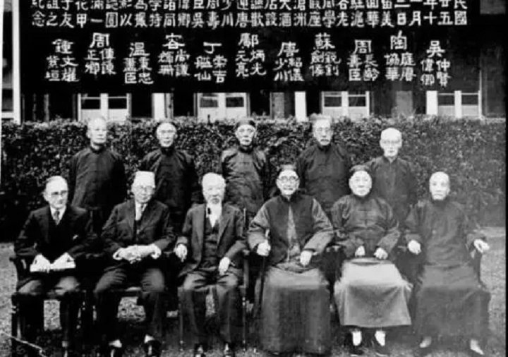 美国疫情严重，机票十万一张仍挡不住求学热情
