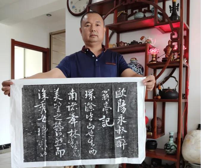 一个传拓者的痴迷：用墨色拓出历史