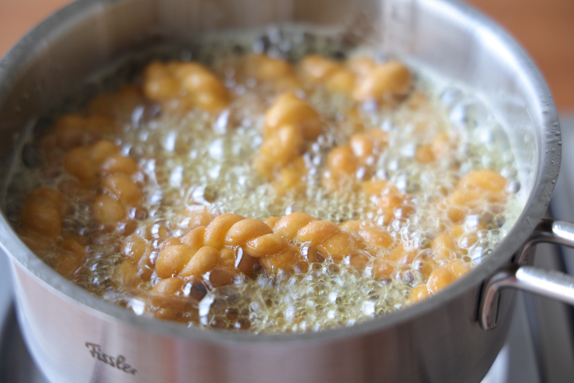 小时候，逢年过节必做的小零食，又酥又脆，制作简单，家人超爱吃