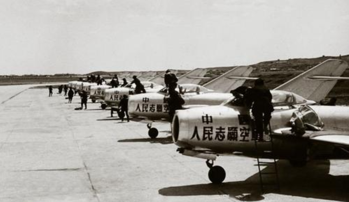 抗美援朝主帅任命，毛主席两次点将换人，彭德