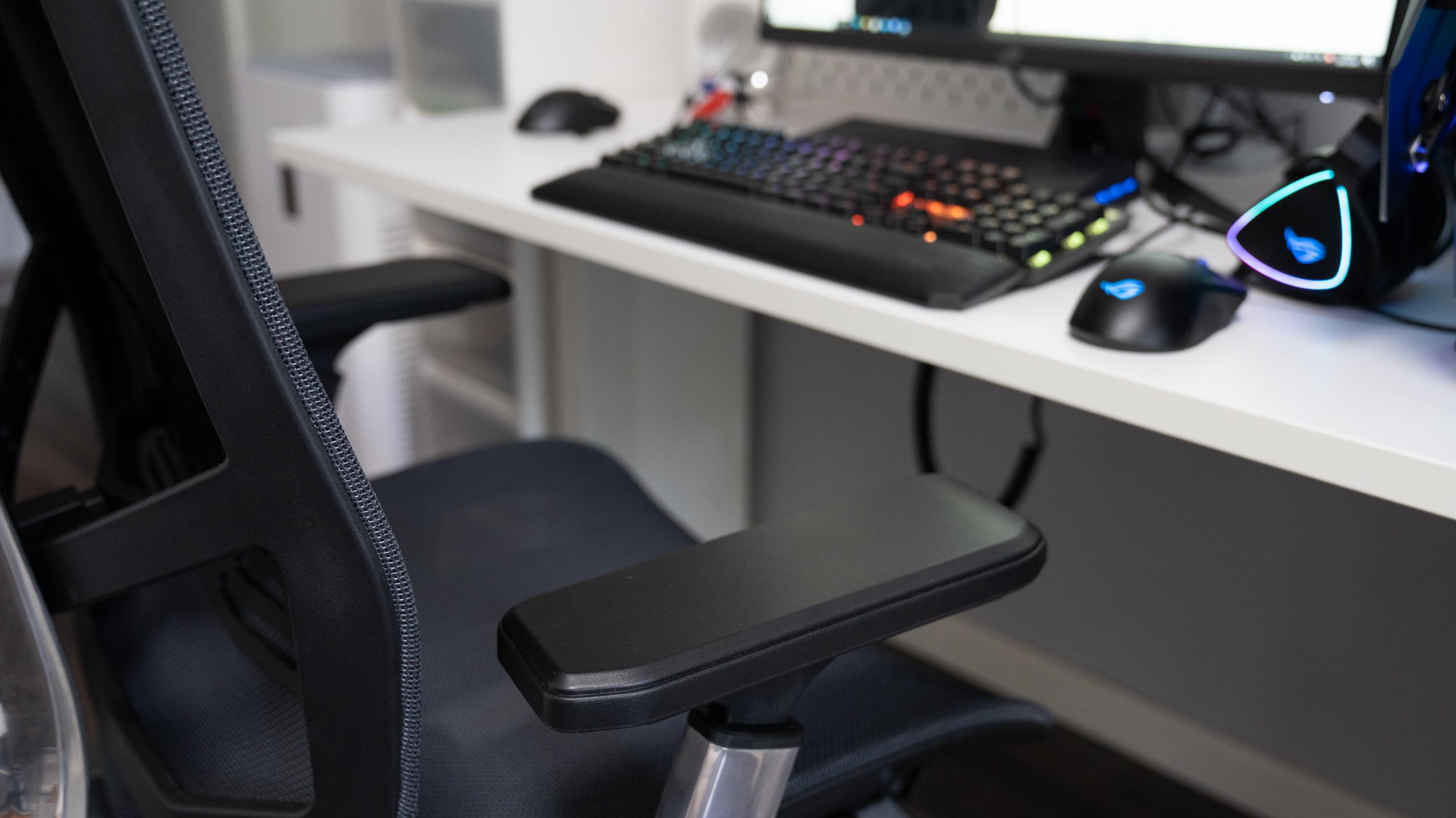 体验出色的人体工学椅该是啥样？全面精细调节，时刻为你“撑腰”