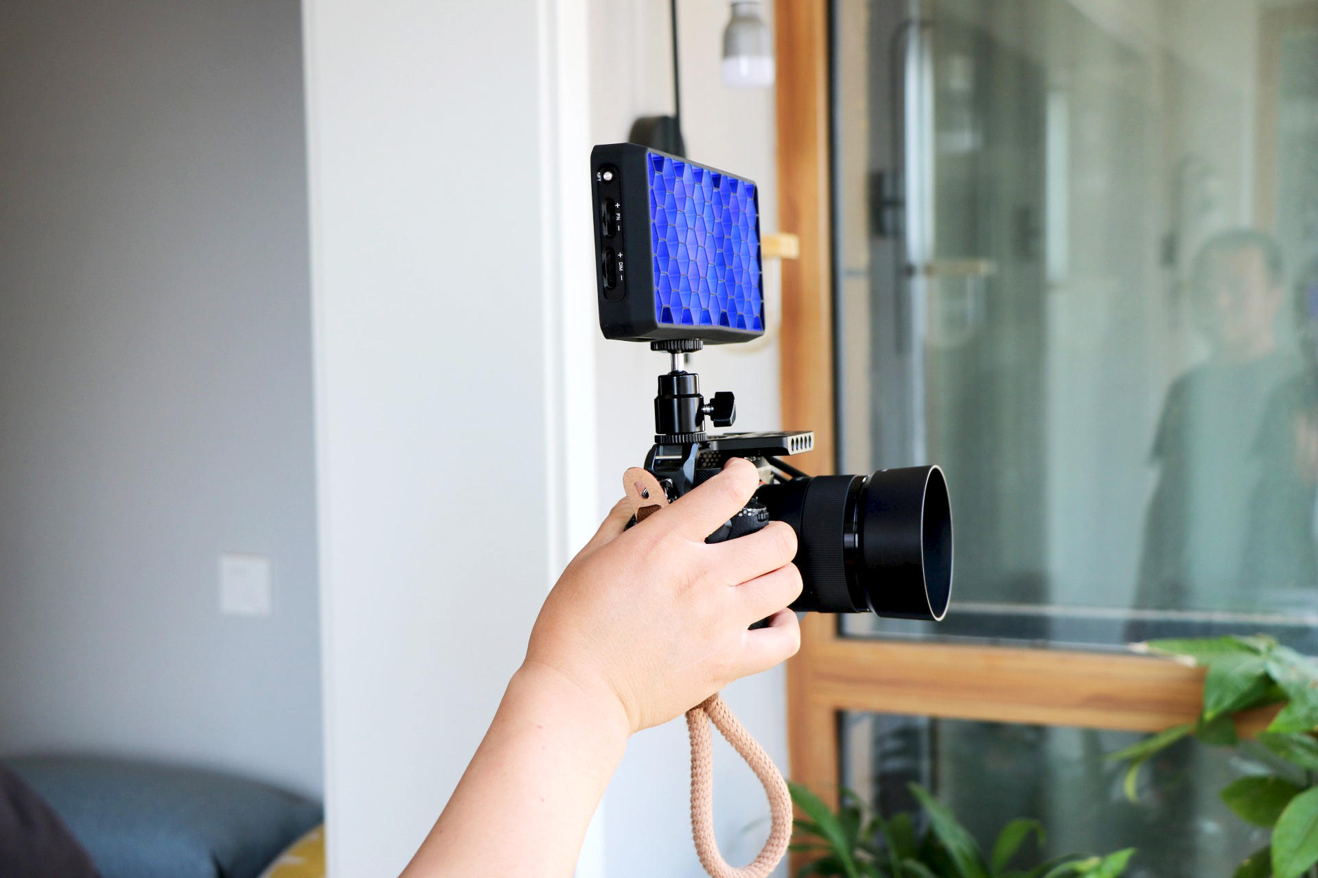 光影艺术 唾手可得的控光原来如此简单 斯莫格Pix M160 RGB补光灯