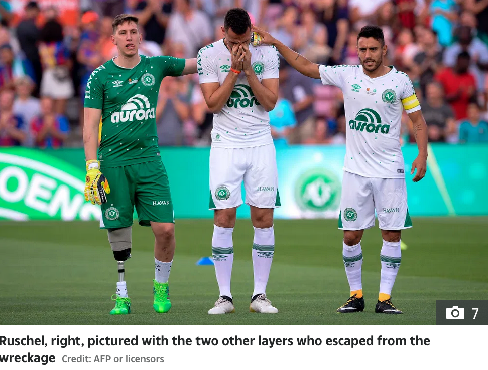 沙佩科恩斯重返巴甲，已成队长的空难幸存者捧