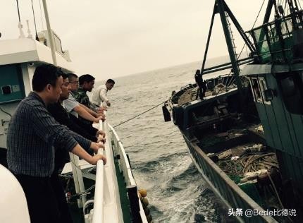 鲁荣渔2682号渔船惨案：33人出海仅11人归来，现实版“大逃杀”？