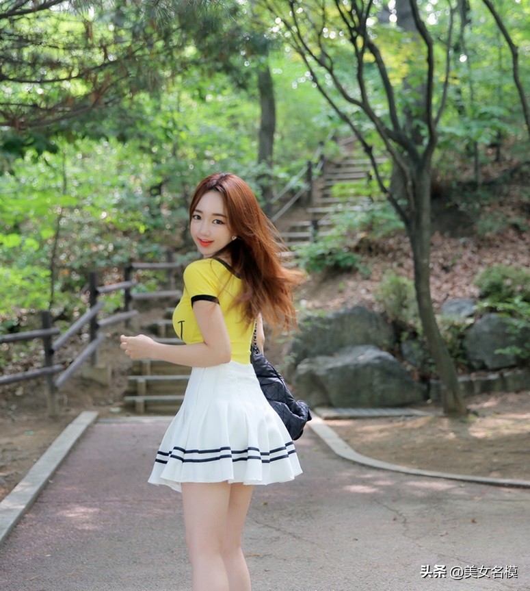 萌萌噠T卹短裙，穿出甜美少女風