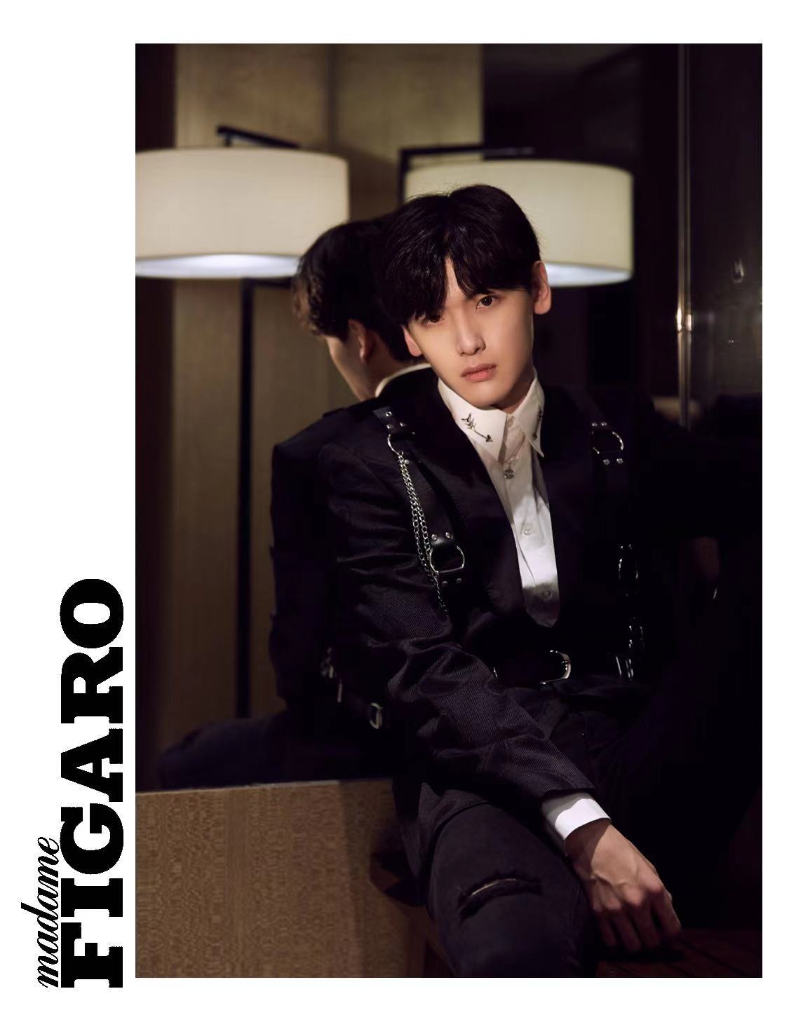 R1SE placard stands a complete turn things upside down: Edge of treasure of Xia Zhiguang Yao, zhang Yan Qi Fei rises C on the side