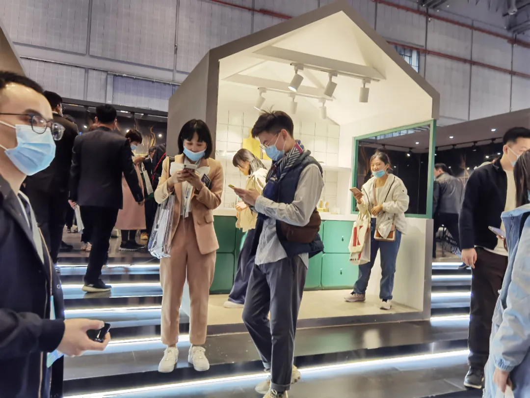 东鹏瓷砖×上海建博会|家的新衣开展首日Slay全场,等你来玩
