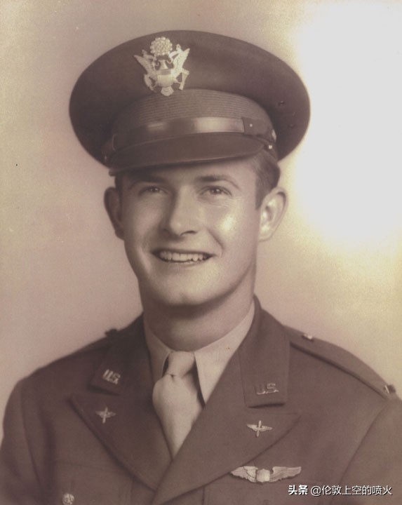打完德意日的美国陆航王牌，打下友机，却救下