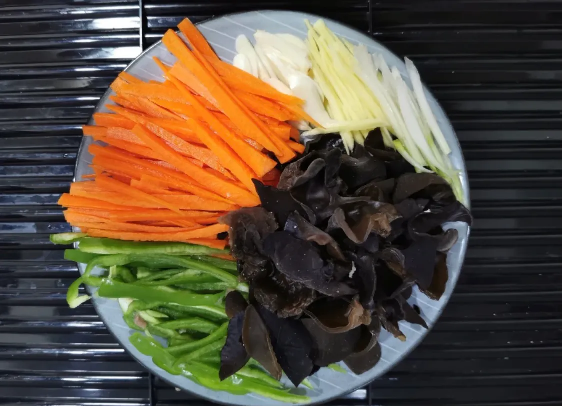 超下饭的鱼香肉丝 美食做法 第2张 超下饭的鱼香肉丝 美食做法 第2张