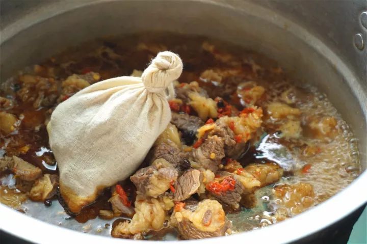 内江人的早餐，一碗重油重辣的牛肉面