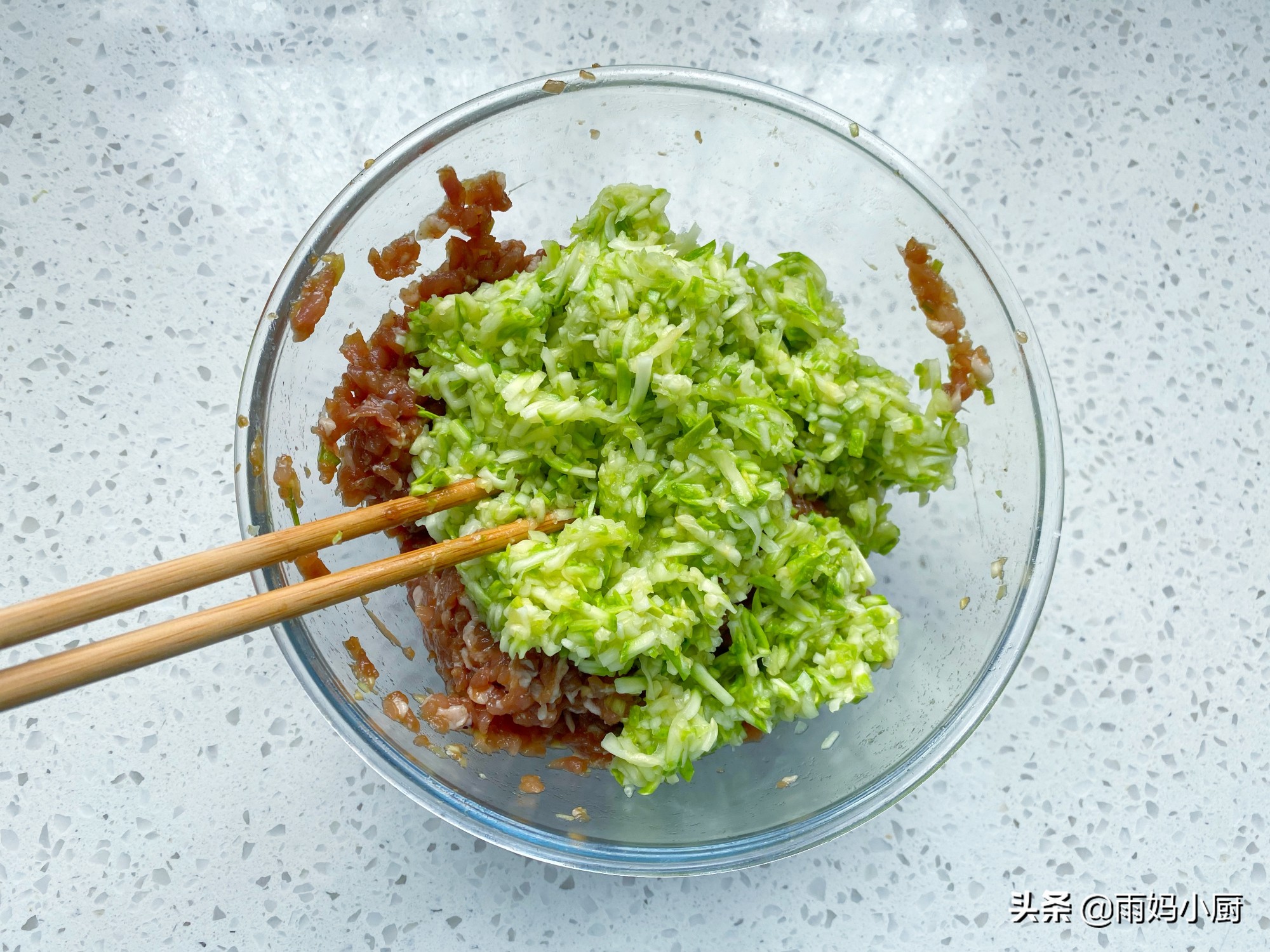 冰花煎饺用淀粉还是面粉，教你一招，做出来的冰花晶莹剔透又酥脆