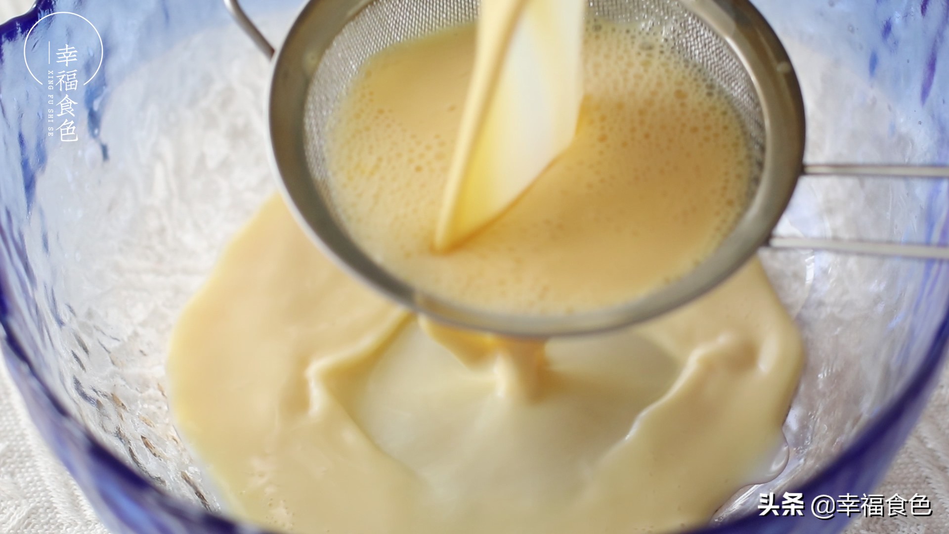 喝不完的牛奶烤一烤，甜嫩香滑的焦糖布丁就好了，孩子抢着吃