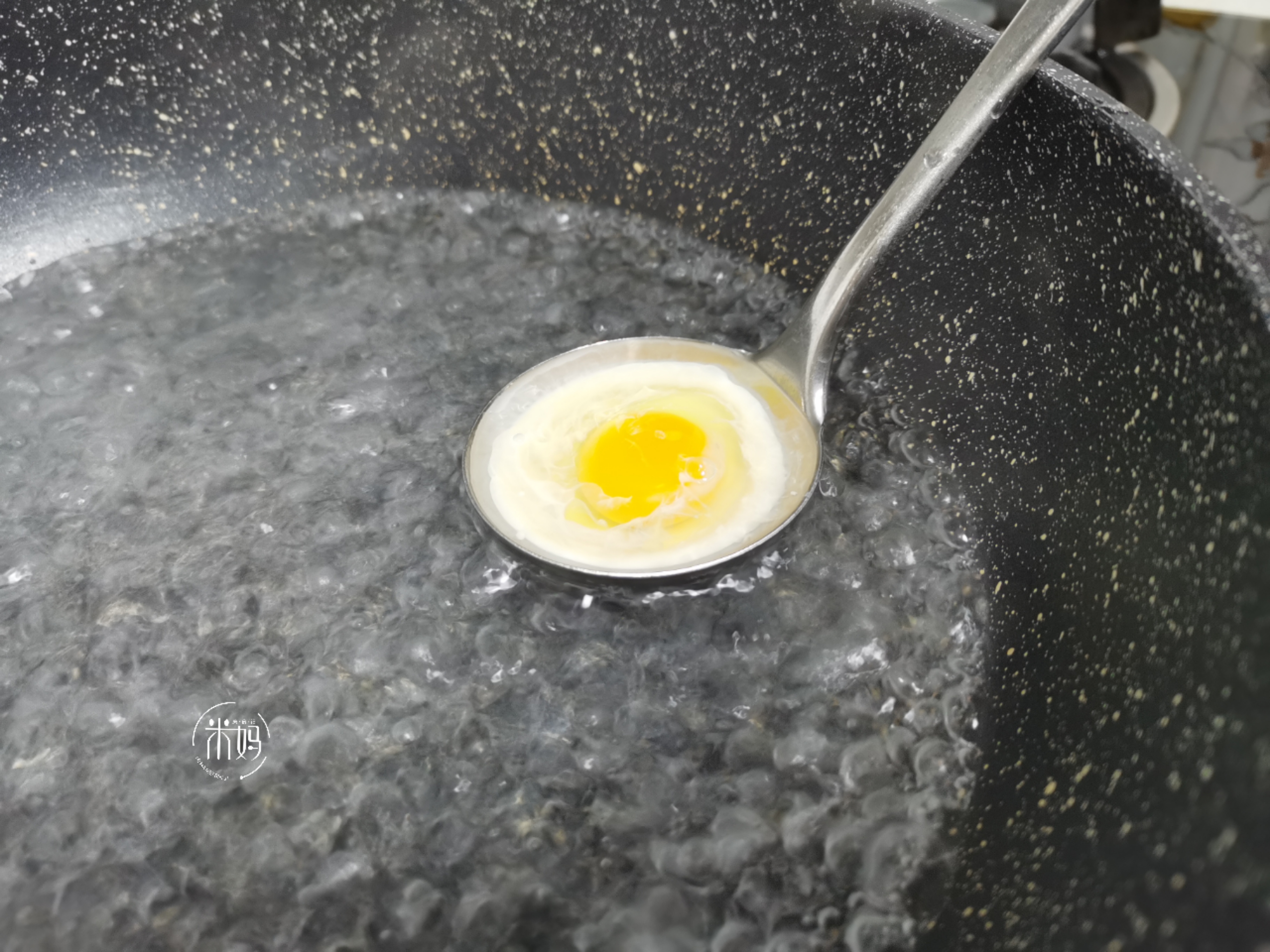 图片[7]-水煮荷包蛋的2种技巧做法步骤图 又圆又嫩一看就会-起舞食谱网