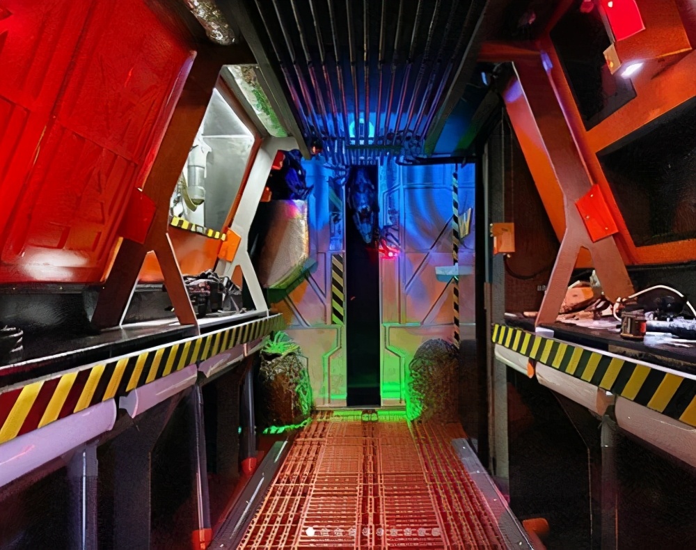 西班牙男子痴迷科幻片，历时五年把自己家打造成高仿宇宙飞船