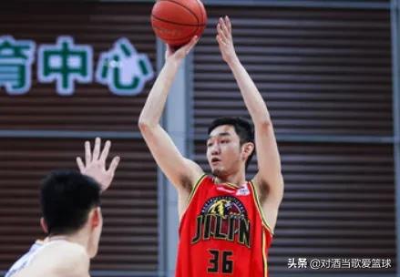 代怀博获得张彪留下的顶薪大合同；但易建联却从顶薪降为了C类型