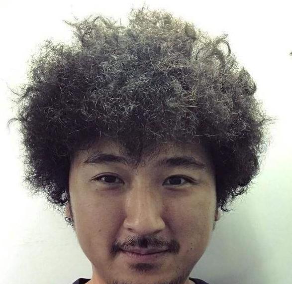 模特出身只能出演配角，养4个孩子压力太大，无