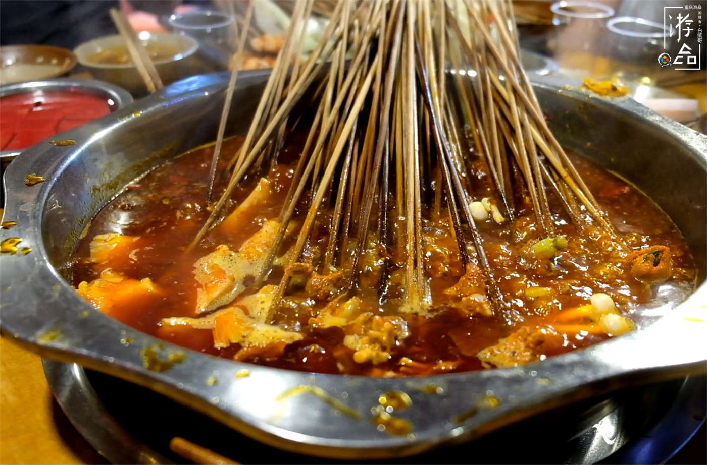 为什么重庆人很少吃串串？锅底没味道，竹签反复用，价格还很贵