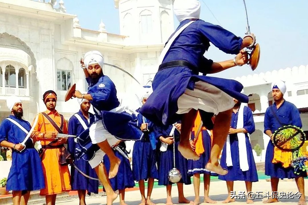 印度军人脑袋上“藏”兵器，环刃可攻可守太刁