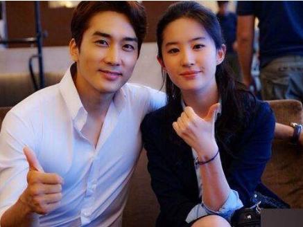 娇妻酷似刘亦菲，丈夫每天要亲吻10多次，妻子无