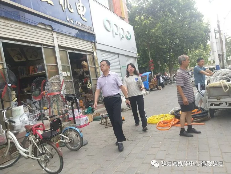 邯郸魏县：县委常委、宣传部长刘亚强徒步沿街察看创城工作