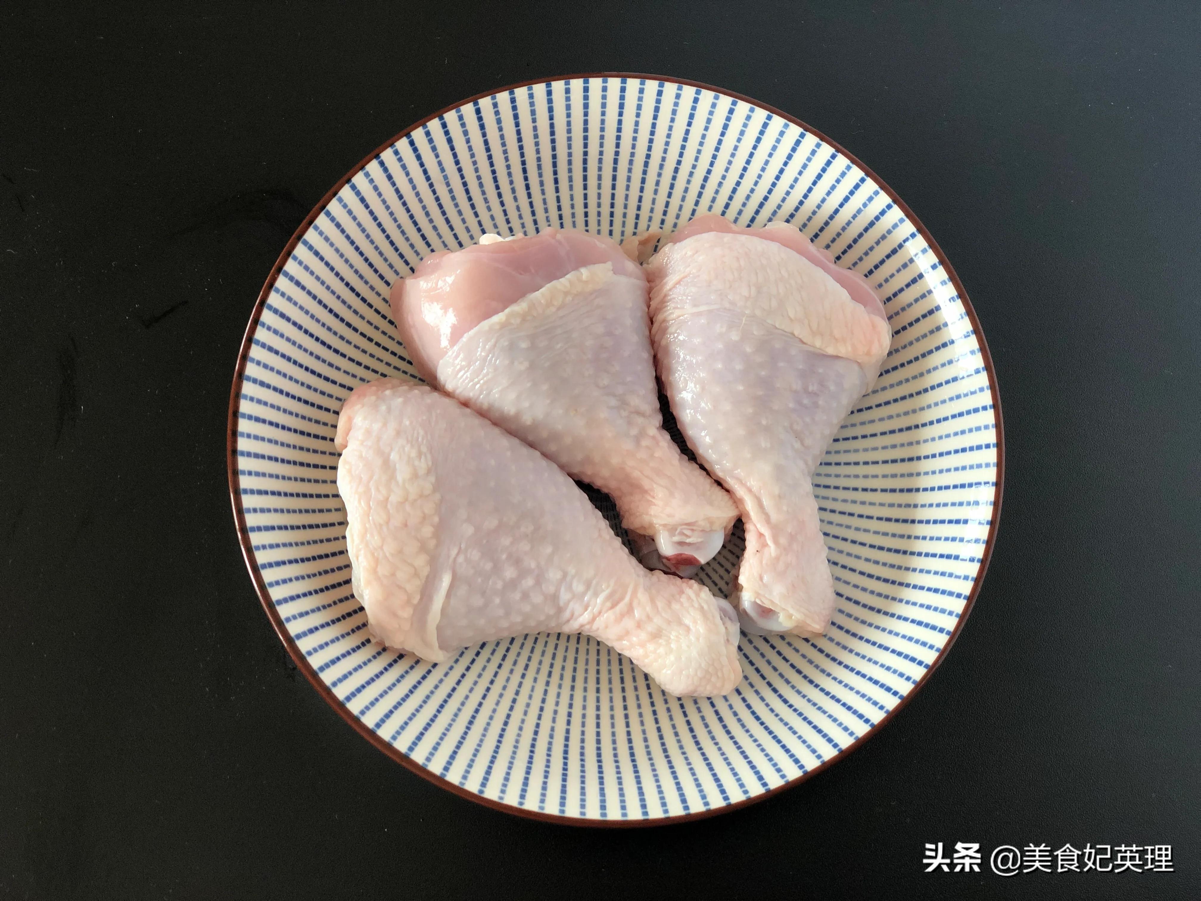 鸡腿这样做嫩滑入味儿，不放一滴油超简单，有肉有菜5分钟就上桌