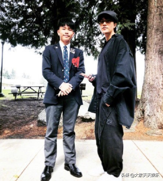 合照|陈坤儿子晒合照为陈坤庆生 俩人站在一起像兄弟，陈坤的颜值太能打了