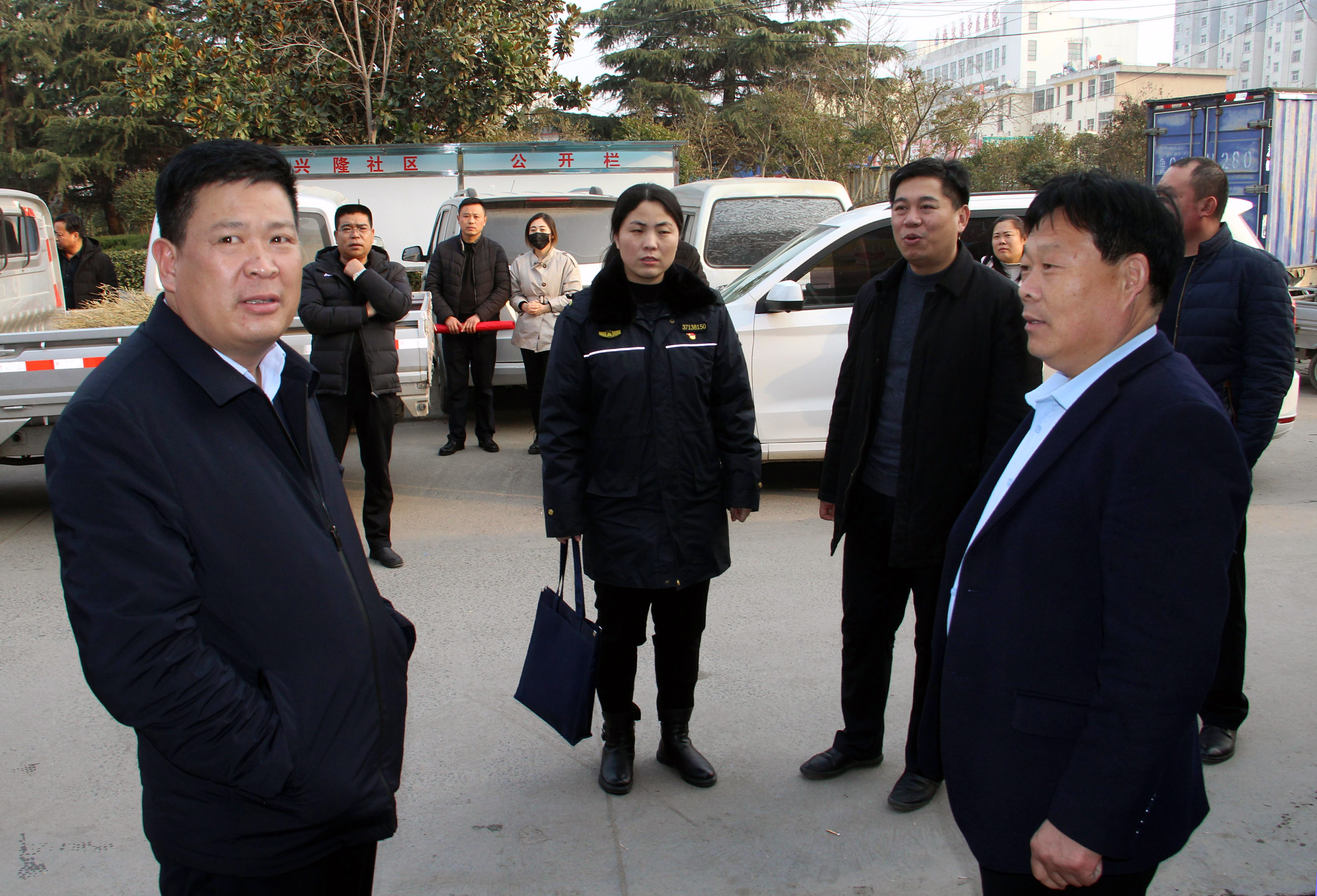 临沭县综合行政执法局开展节前走访慰问困难群众活动
