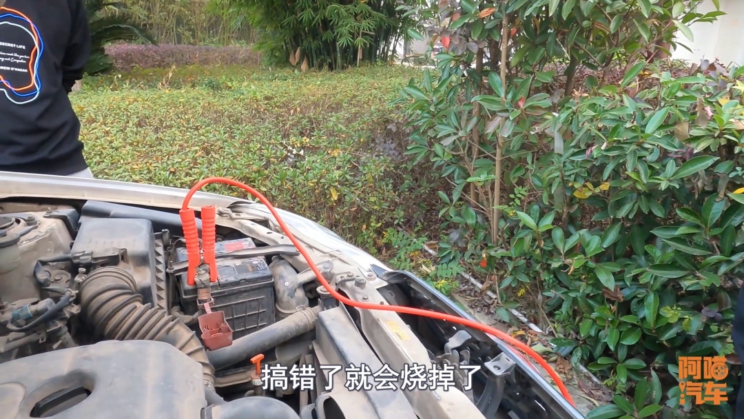 如何判斷車子的電瓶快要掛了？喵哥教你看這幾個地方，就知道了