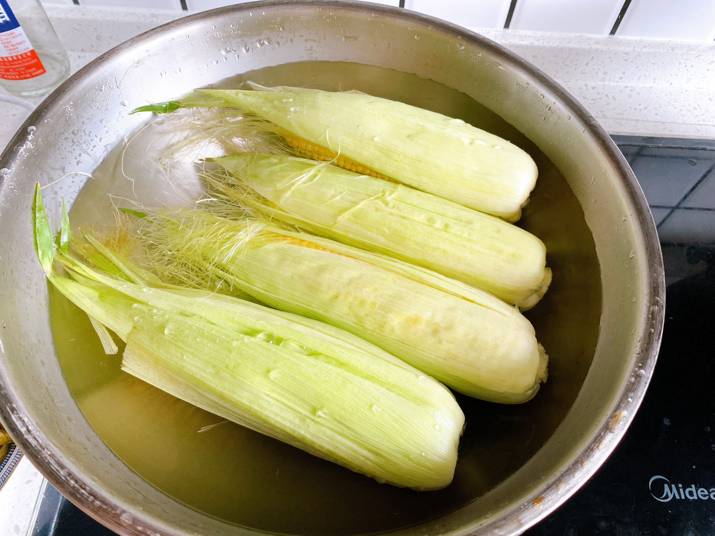 玉米保存有技巧，直接放冰箱冻就错了，多做2步，放一年还很鲜甜