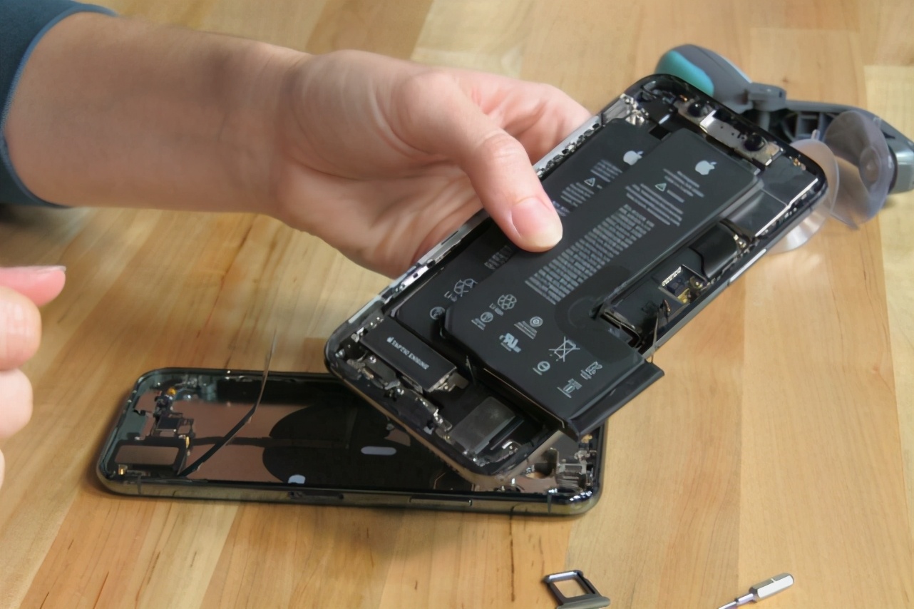 才用了500多天，iPhone 11电池就“报废”了怎么办