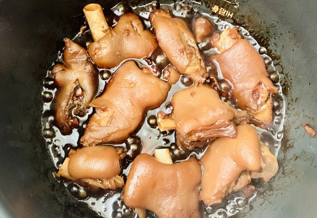 Can you stew such delicious trotters with a rice cooker?