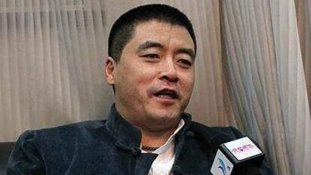 四次拒绝赵本山，转身拜了潘长江为师，当年的