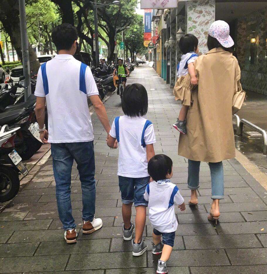 林志穎老婆與友人聚餐，5歲雙胞胎兒子個子高，比Kimi還帥