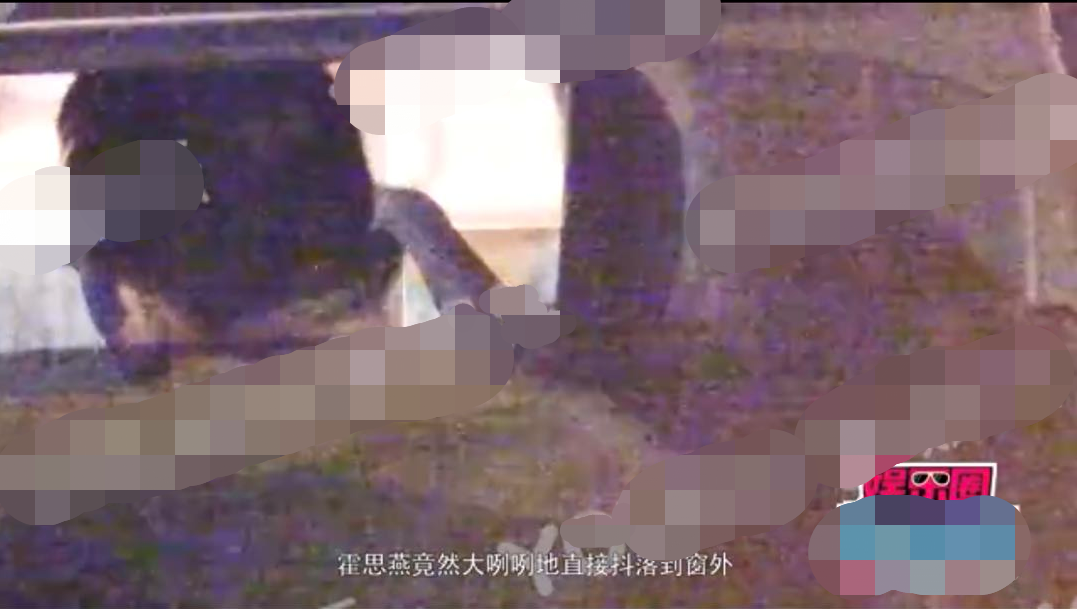 霍思燕室内抽烟被拍，40岁不修边幅姿势老练，烟