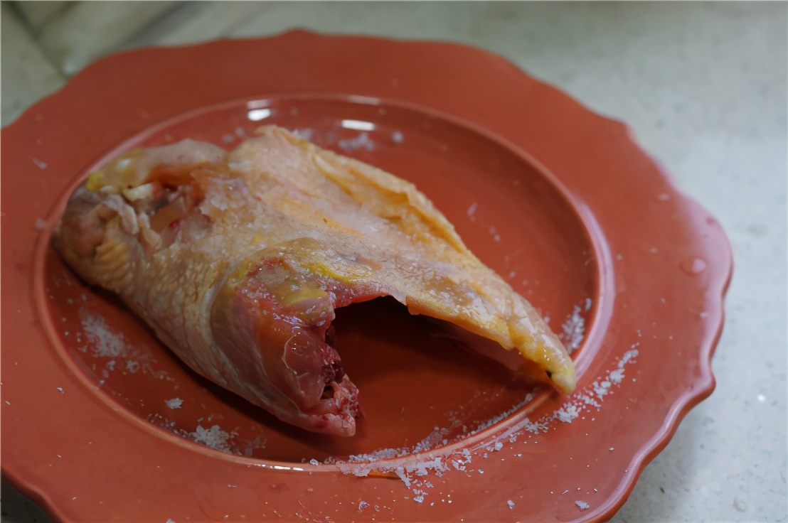 鸡汤很受欢迎，暖胃又滋补，搭配虫草营养翻倍