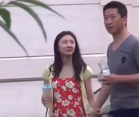 原来周杰女朋友长这样，一脸富贵相好像王思聪