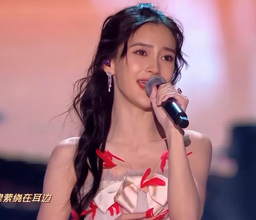 跨年女星集体得罪化妆师，杨幂被嘲像鹦鹉，热