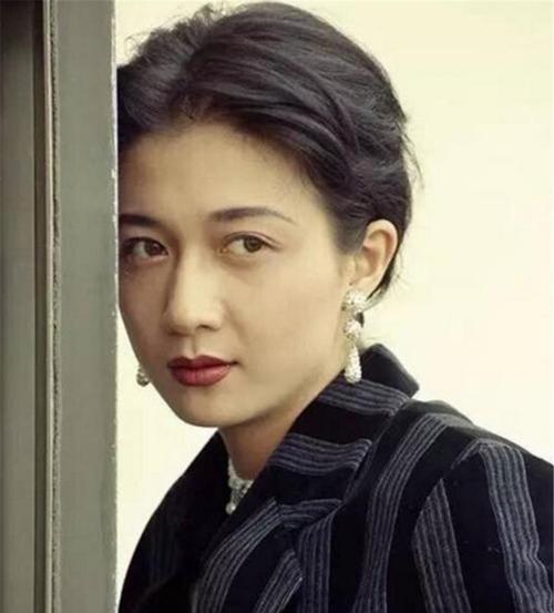 林凤娇为何能从一众美人中脱颖而出，稳坐“大嫂”位置？