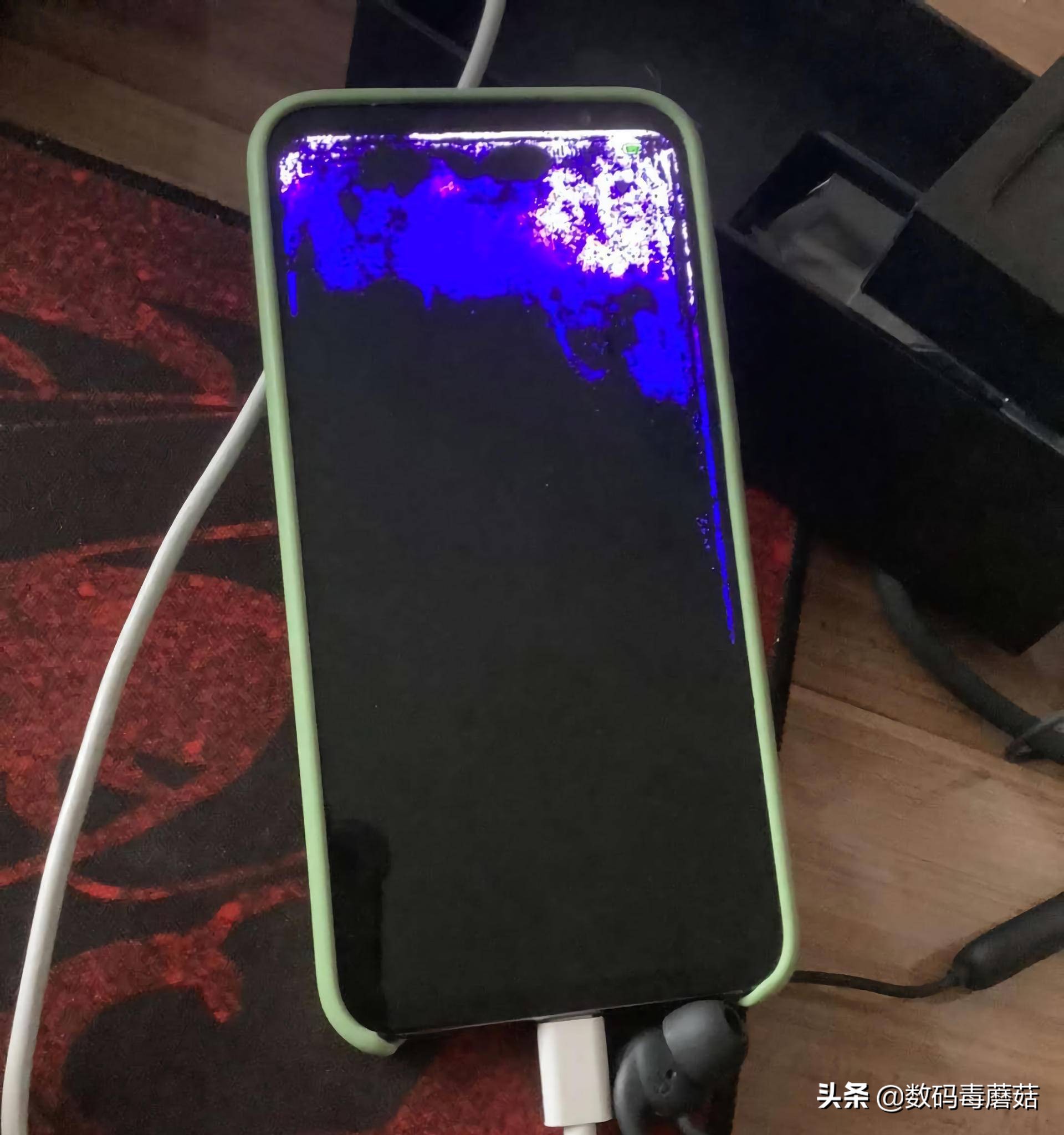 Come from the warning of 16s of evil spirit a group of things with common features: Mobile phone carapace must be bought prevent truly fall, otherwise...