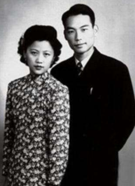 年轻貌美的戴笠秘书，嫁给51岁的“西北王”胡宗南，他有何魅力？