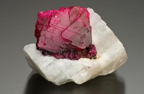 彩色宝石图鉴，让你一次认全整个宝石圈（一）