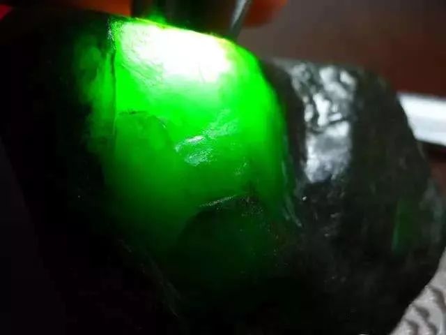 黄渤也是翡翠行家！60000买的翡翠手镯现已升值至百万元！