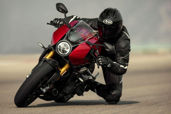 ����Triple 1200RS�����������ӵ�ͷ����ӵ��180ƥ����
