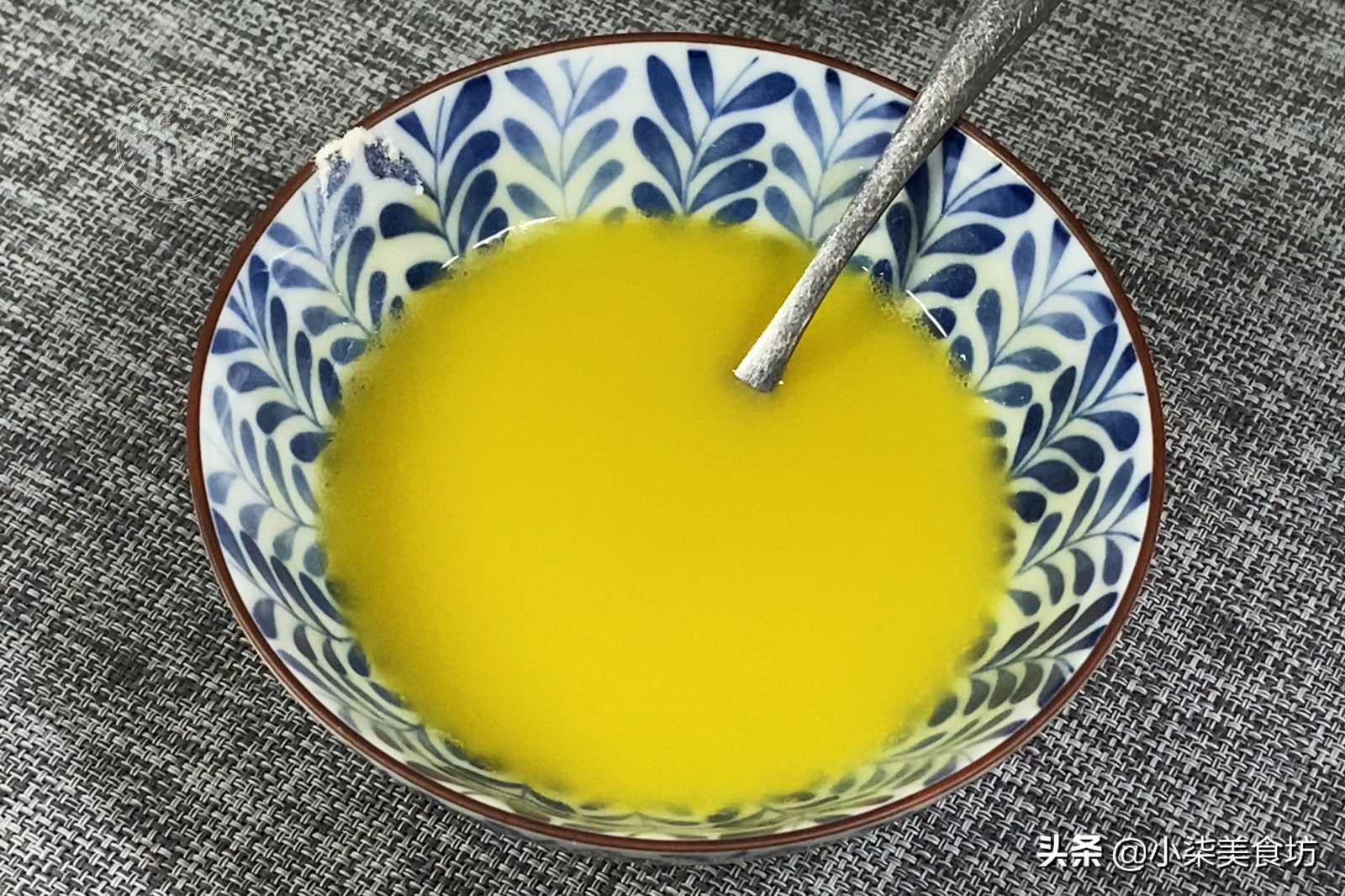 葱油饼这样做，真的是太香了，一周吃7次都不腻，详细做法教会你