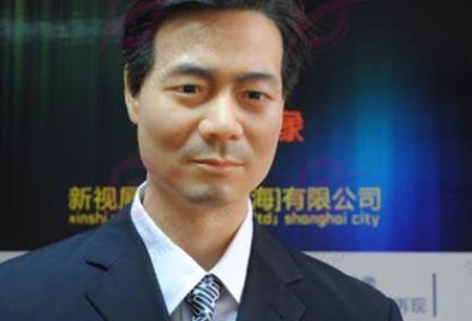 领导突围时跳崖牺牲，女战士连夜搜寻遗体，最