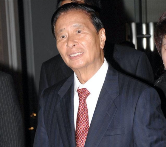 两位哥哥坐拥千亿资产，弟弟在老家打工，给百亿资产却分文没动