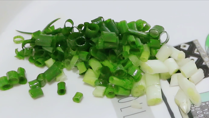 把臘腸丟進大米里，太厲害了，鮮香又美味，不愧是老保姆的拿手菜