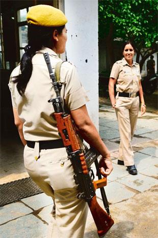 穿制服的印度女性，足迹遍布军队和警察各部队，曾染指拉达克地区
